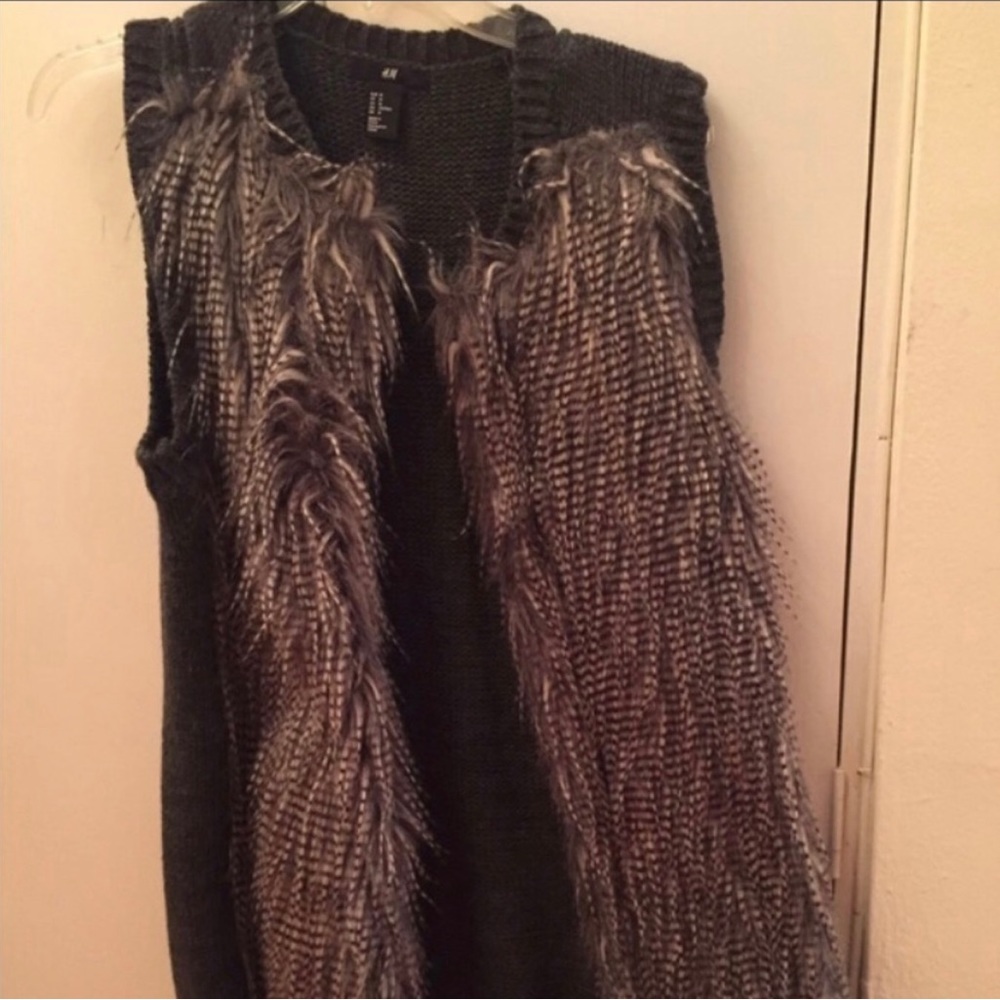 H&M sweater vest NWT